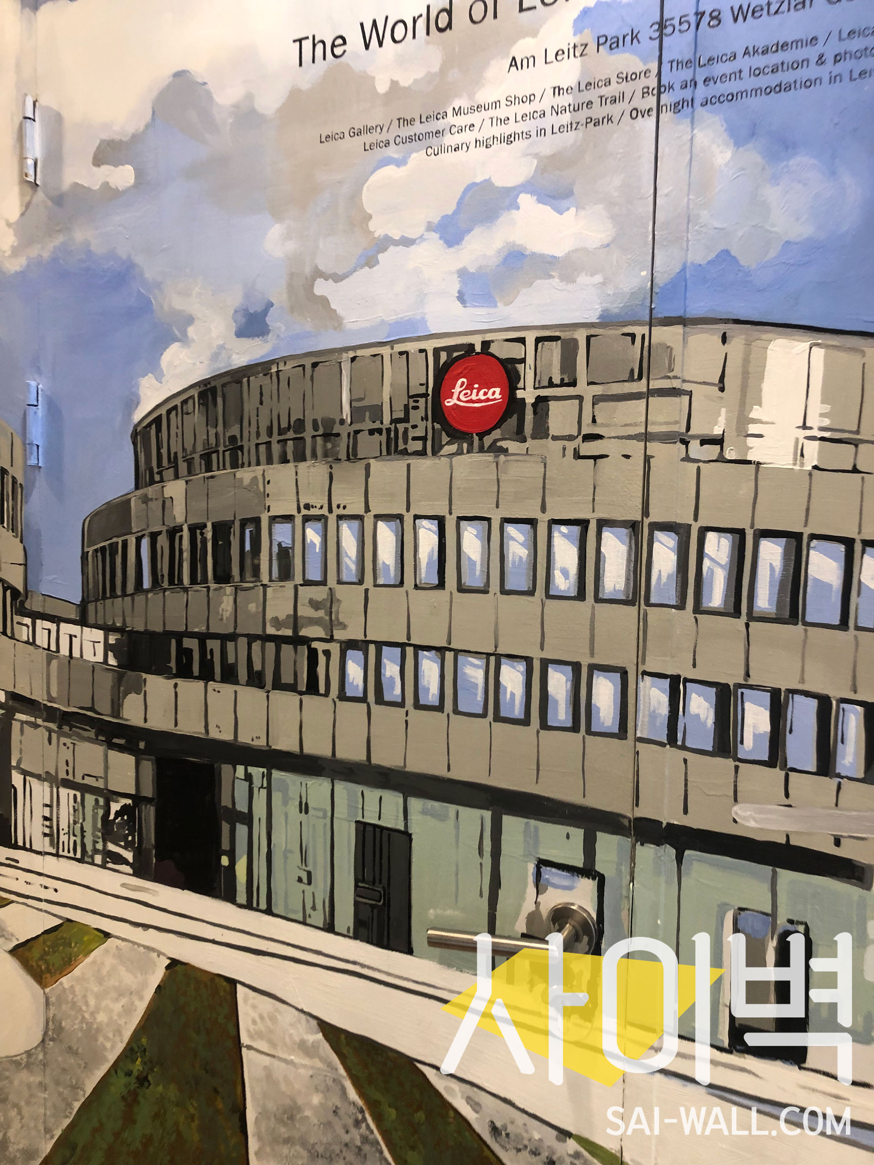 라이카 매장 인테리어 벽화 시공 사진 2